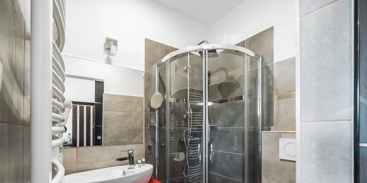 Romantický pobyt v Kutnej Hore: moderné izby s raňajkami, vínom aj možnosťou vírivky