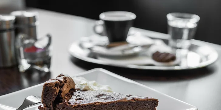 Romantický pobyt v Kutnej Hore: moderné izby s raňajkami, vínom aj možnosťou vírivky