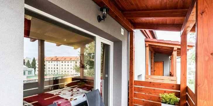 Romantický pobyt v Kutnej Hore: moderné izby s raňajkami, vínom aj možnosťou vírivky