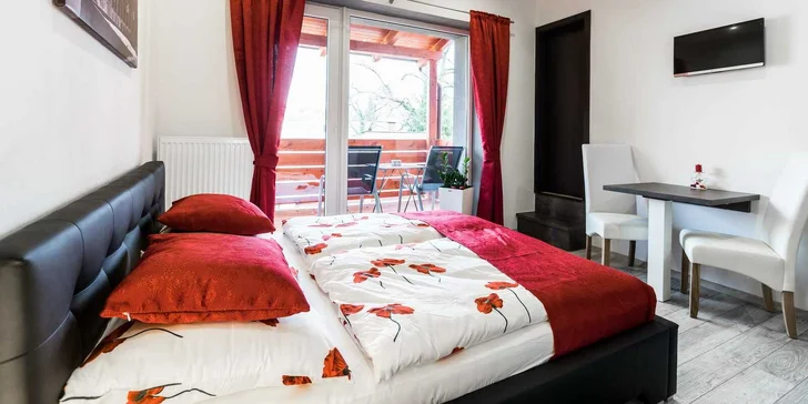 Romantický pobyt v Kutnej Hore: moderné izby s raňajkami, vínom aj možnosťou vírivky