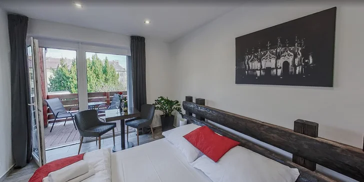 Romantický pobyt v Kutnej Hore: moderné izby s raňajkami, vínom aj možnosťou vírivky