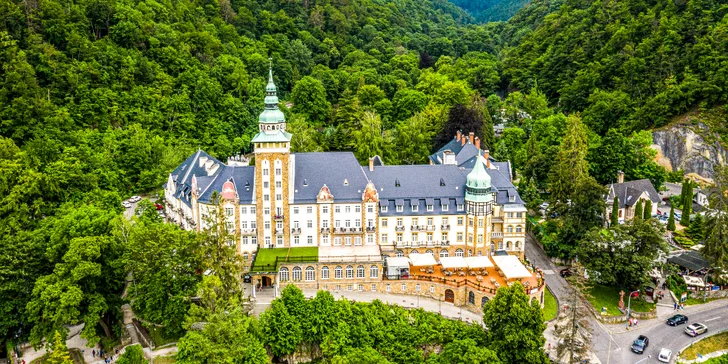 Luxusná dovolenka na zámku: neobmedzený wellness aj polpenzia, 2 deti ZADARMO