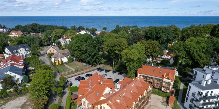 Pobyt v obci Rewal pri Balte, 45 km od Międzyzdrojów: vila 200 m od pláže, strava aj wellness