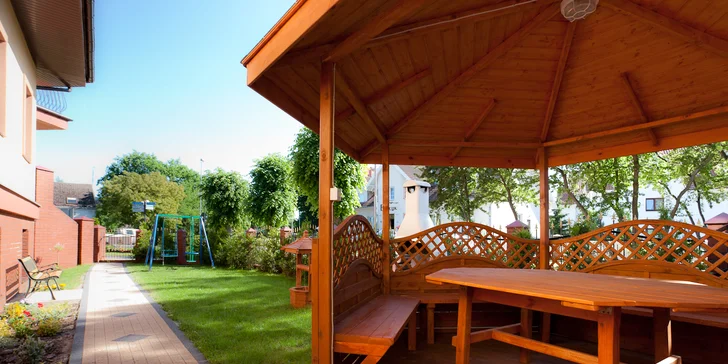 Penzión v baltskej dedine Rewal 400 m od piesočnatej pláže: raňajky alebo polpenzia aj neobmedzený wellness