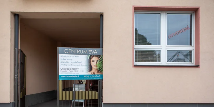 Ošetrenie s exozómami pre rozjasnenú a spevnenú pleť