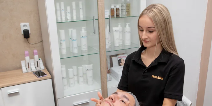 Ošetrenie s exozómami pre rozjasnenú a spevnenú pleť