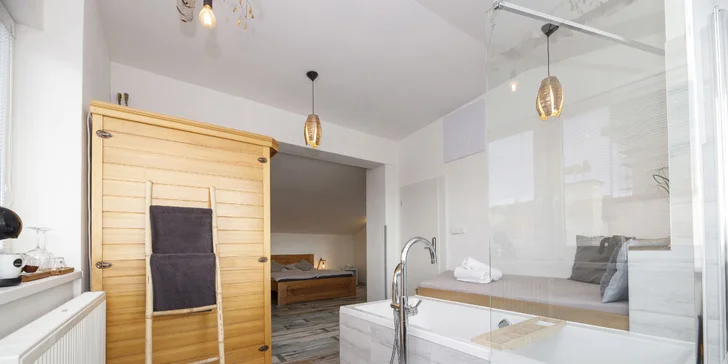 Romantika a oddych v srdci Znojma: pobyt s infrasaunou na izbe aj pivným či vínnym kúpeľom