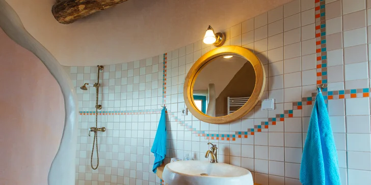 Dovolenka v rozprávkovom Hobitíne pod Orlickými horami pre pár aj rodinu