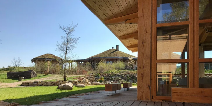 Dovolenka v rozprávkovom Hobitíne pod Orlickými horami pre pár aj rodinu