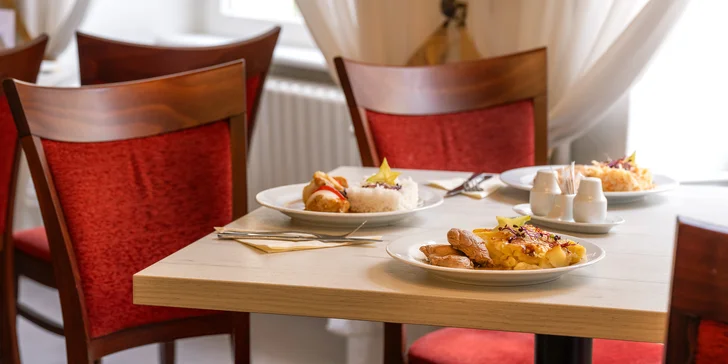 Pobyt vo Františkových Lázňach: bazén a sauna, procedúry alebo masáž a polpenzia