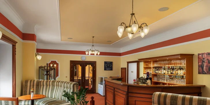 Pobyt vo Františkových Lázňach: bazén a sauna, procedúry alebo masáž a polpenzia