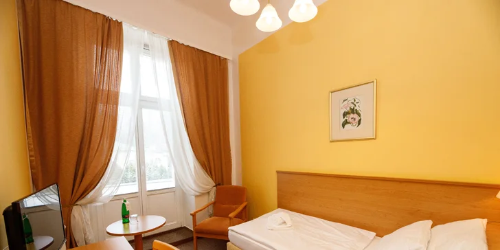 Pobyt vo Františkových Lázňach: bazén a sauna, procedúry alebo masáž a polpenzia