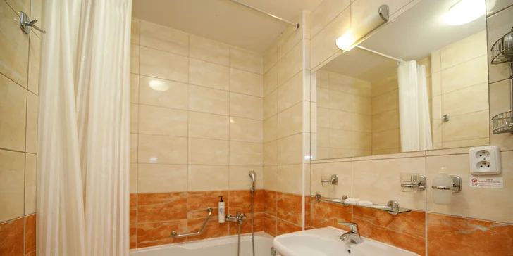 Pobyt vo Františkových Lázňach: bazén a sauna, procedúry alebo masáž a polpenzia