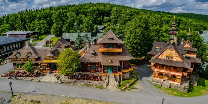 Jurkovičove útulne na Pustevnách: pobyt s raňajkami aj večerou vo valašskej reštaurácii Libušín