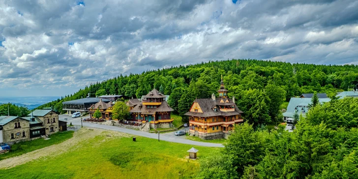 Jurkovičove útulne na Pustevnách: pobyt s raňajkami aj večerou vo valašskej reštaurácii Libušín