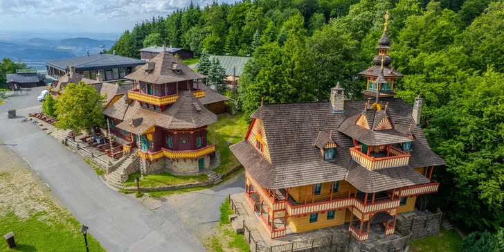 Jurkovičove útulne na Pustevnách: pobyt s raňajkami aj večerou vo valašskej reštaurácii Libušín