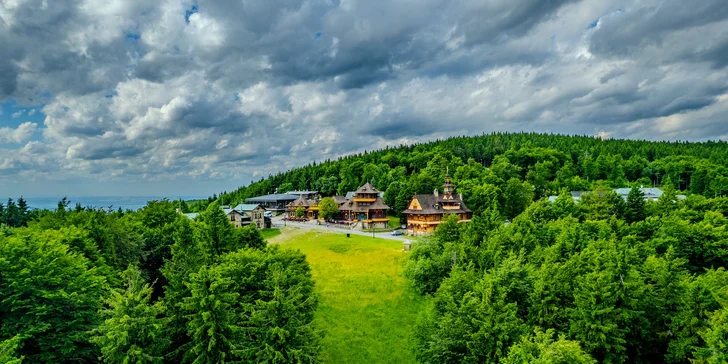 Jurkovičove útulne na Pustevnách: pobyt s raňajkami aj večerou vo valašskej reštaurácii Libušín