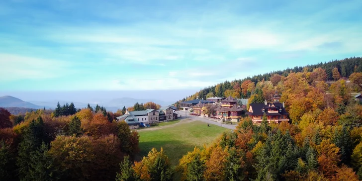 Jurkovičove útulne na Pustevnách: pobyt s raňajkami aj večerou vo valašskej reštaurácii Libušín