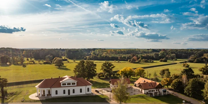 Príjemný pobyt na kaštieli neďaleko Valtíc a Lednice s raňajkami a privátnym wellness
