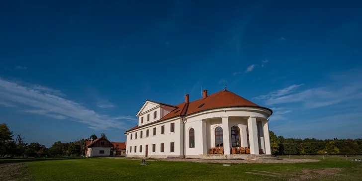 Príjemný pobyt na kaštieli neďaleko Valtíc a Lednice s raňajkami a privátnym wellness