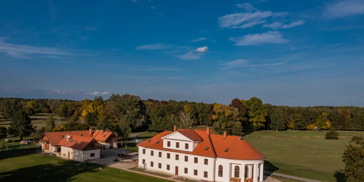 Príjemný pobyt na kaštieli neďaleko Valtíc a Lednice s raňajkami a privátnym wellness