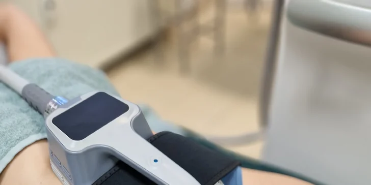 Elektrostimulácia + Radiofrekvencia na spevnenie svalov, zlepšenie tonusu pokožky a redukciu celulitídy