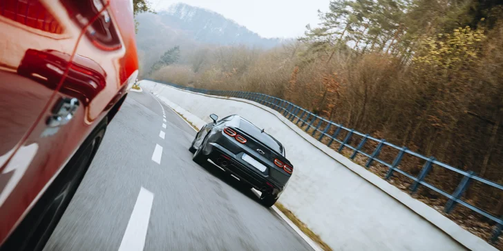 Zážitková jazda na Chevrolet Camaro, Lamborghnini Gallardo alebo Ferrari California T v premávke