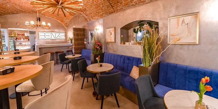 Raňajky pre dvoch v BENZE: párky, plnený croissant, omeleta, šunkovo-syrový tanier a iné