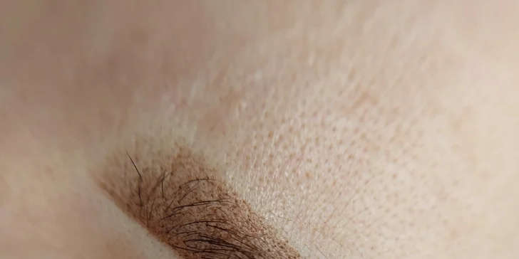 Permanentný make-up obočia púdrovou metódou s korekciou v cene