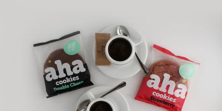 Espresso a cookies, capuccino a cookies, Matcha Latte alebo HOJICHA Latte pre 2 osoby