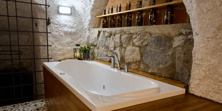 Jedinečná dovolenka v centre Jihlavy: pobyt v luxusnej pivnici s vlastnou vírivkou a saunou