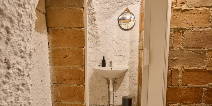 Jedinečná dovolenka v centre Jihlavy: pobyt v luxusnej pivnici s vlastnou vírivkou a saunou