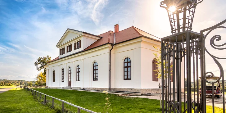 Príjemný pobyt na kaštieli neďaleko Valtíc a Lednice s raňajkami a privátnym wellness