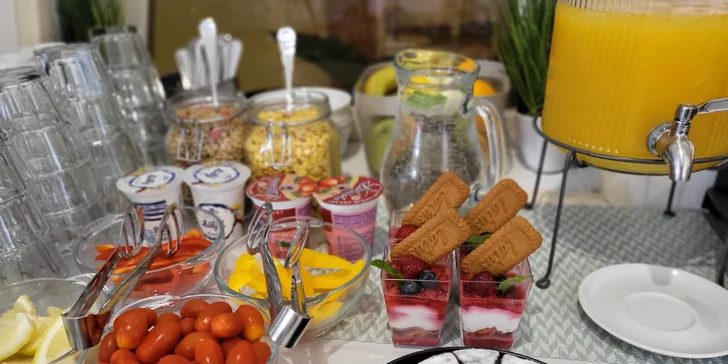 Pokoj a pohoda v Luhačoviciach: tradičný hotel s raňajkami, v blízkosti kolonáda aj plaváreň