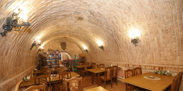 Vinársky pobyt vo Valticiach s raňajkami alebo polpenziou aj degustáciou vín