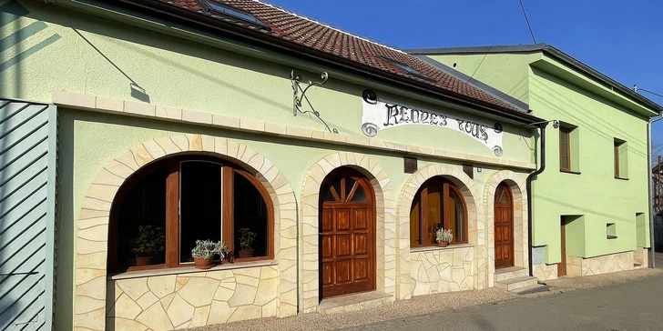 Vinársky pobyt vo Valticiach s raňajkami alebo polpenziou aj degustáciou vín