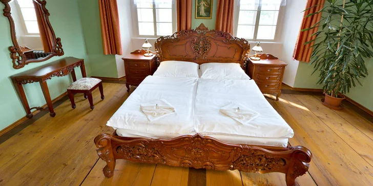 Romantický pobyt v Dubenci: bývalá fara s raňajkami a vírivkou