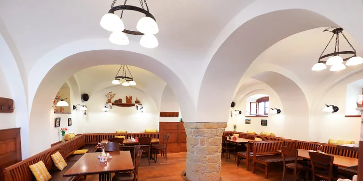 Romantický pobyt v Dubenci: bývalá fara s raňajkami a vírivkou