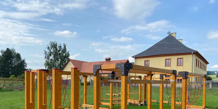 Romantický pobyt v Dubenci: bývalá fara s raňajkami a vírivkou