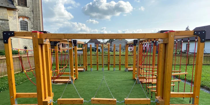 Romantický pobyt v Dubenci: bývalá fara s raňajkami a vírivkou