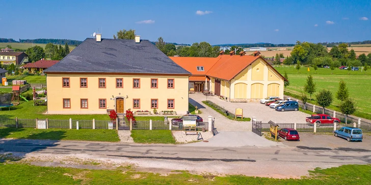 Romantický pobyt v Dubenci: bývalá fara s raňajkami a vírivkou