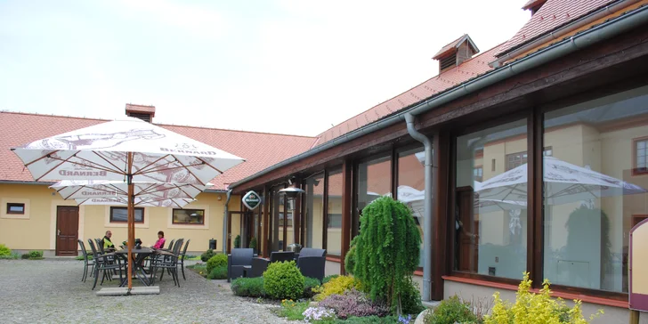 Romantický pobyt v Dubenci: bývalá fara s raňajkami a vírivkou