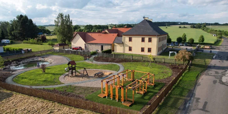 Romantický pobyt v Dubenci: bývalá fara s raňajkami a vírivkou