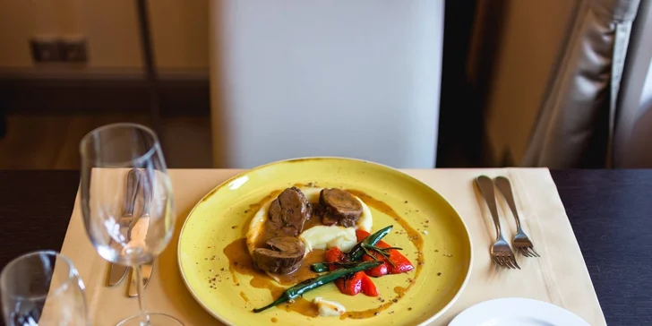 Vstup do wellness, 4-chodová večera alebo romantický večer pre 2 osoby vo Ville Nečas