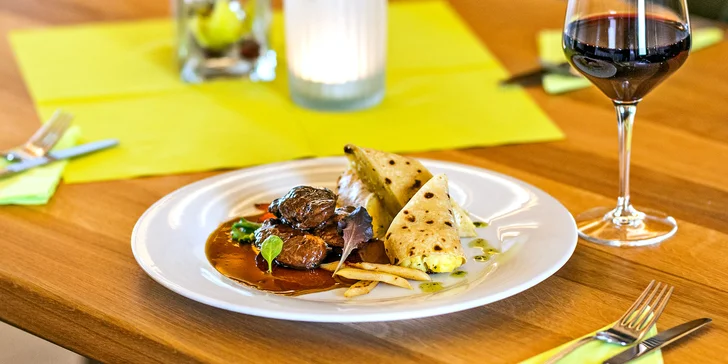 Zážitkový pobyt na južnej Morave: raňajky, 3-chodová večera, privátne wellness aj víno z vlastného vinárstva