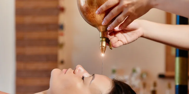 Ajurvédska masáž hlavy, chodidiel či chrbta, aj lávové kamene alebo ajurvedský peeling tela