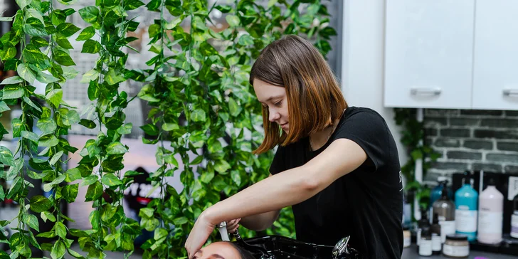 Regeneračné vlasové ošetrenia alebo presvetlenie vlasov pomocou Balayage