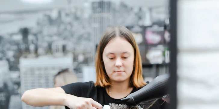 Regeneračné vlasové ošetrenia alebo presvetlenie vlasov pomocou Balayage