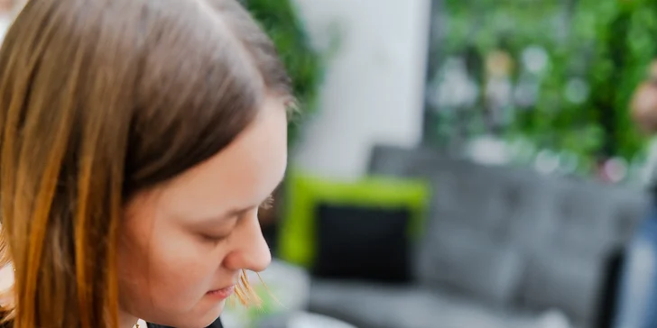 Regeneračné vlasové ošetrenia alebo presvetlenie vlasov pomocou Balayage