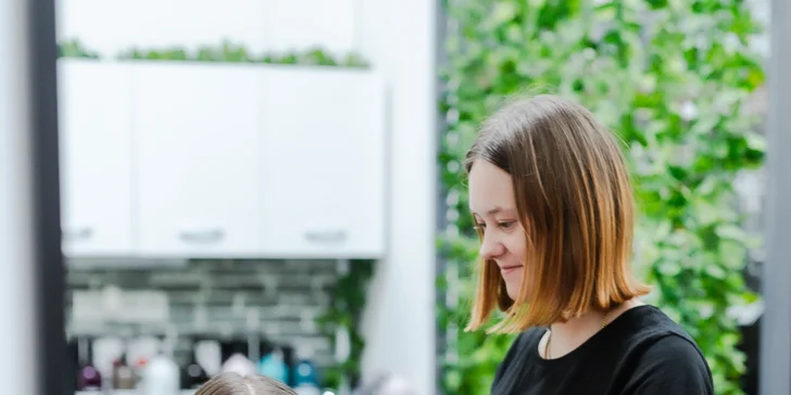 Regeneračné vlasové ošetrenia alebo presvetlenie vlasov pomocou Balayage